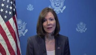 الدبلوماسية دنيس كامبل سفيرة الولايات المتحدة في فرنسا