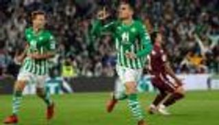 هداف الدوري الإسباني.. نجم بيتيس يزلزل صدارة كريم بنزيما