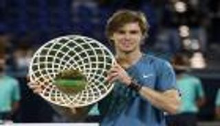 بطولة مبادلة للتنس.. الروسي روبليف يتوج باللقب على حساب موراي