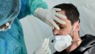 إيران تسجل أول إصابة بمتحور أوميكرون