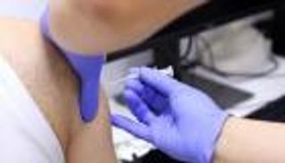 الإمارات تقدم 17.6 ألف جرعة جديدة من لقاح كورونا