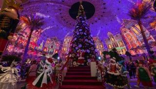 إضاءة شجرة عيد الميلاد في ساحة الوصل