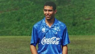 رونالدو بقميص كوريزرو البرازيلي