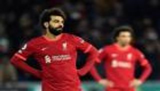 أسطورة ليفربول يحذر من الفوضى بسبب محمد صلاح