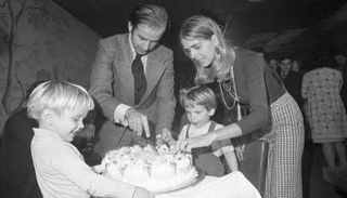 بايدن بجوار زوجته الأولى نيليا وأطفالهما - أرشيفية