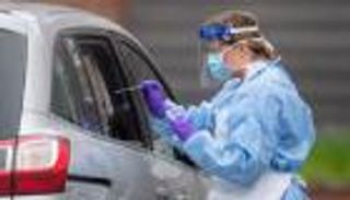 بريطانيا تسجل 12 ألف إصابة جديدة بـ"أوميكرون"