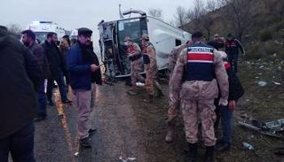 الحافلة بعد انقلابها