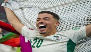 إلياس شتي لاعب منتخب الجزائر