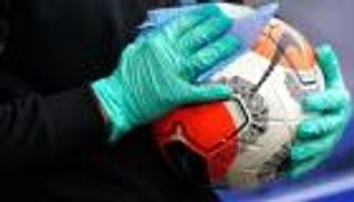 حصيلة كورونا تتضاعف.. الدوري الإنجليزي على أعتاب 100 إصابة