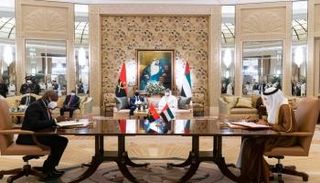 الشيخ حمدان بن زايد آل نهيان ورئيس أنجولا يشهدان توقيع عدد من مذكرات التفاهم