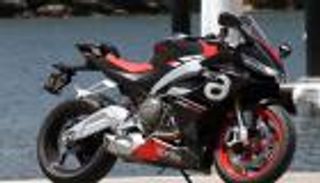 لعشاق المغامرة.. أبريليا تطرح نسخة خاصة من دراجتها النارية RS 660