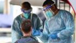 كورونا حول العالم.. قفزة مرعبة بإصابات إسبانيا و"جواز تطعيم" في فرنسا