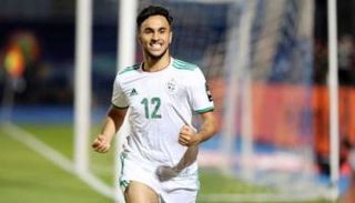 آدم وناس لاعب منتخب الجزائر