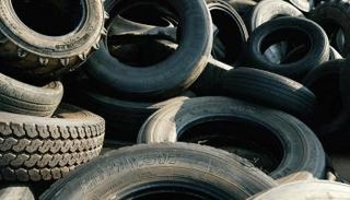 إطارات السيارات المستعملة