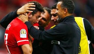 بكاء طاهر محمد طاهر لاعب الأهلي المصري