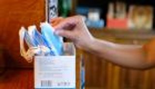 ارتداء الكمامات.. هل يساعد على وقف انتشار أوميكرون؟