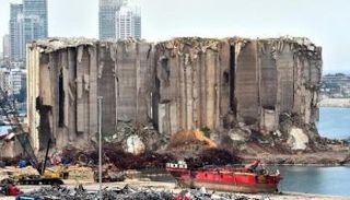 جانب من الدمار الذي لحق بمرفأ بيروت - أرشيفية