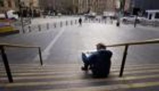 كيف يقضي العالم ليلة عيد الميلاد في حضرة "الضيف الثقيل"؟