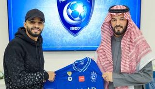 الهلال السعودي يجدد عقد محمد البريك