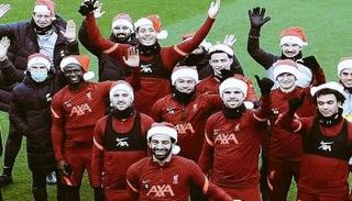 محمد صلاح ونجوم ليفربول يحتفلون بالكريسماس