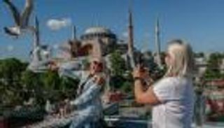 تركيا تأمل 34 مليار دولار إيرادات سياحية في 2022