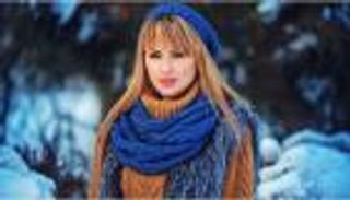 موضة الأوشحة الملونة 2022.. أجمل الموديلات بالصور