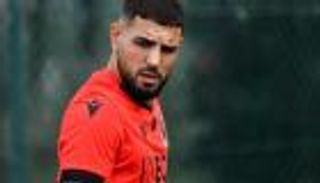 بشأن الجزائر.. أندي ديلور يعود للواجهة برسالة مؤثرة