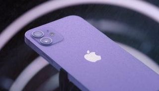هاتف iPhone 12 البنفسجي