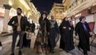 ميلاد جديد لشارع المتنبي في بغداد.. احتفال على ضفاف نهر دجلة