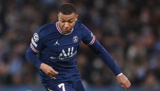 كيليان مبابي مهاجم باريس سان جيرمان