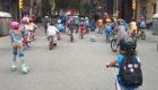 لا خوف على تلاميذ برشلونة من حوادث الطرق.. السر في "بيثيبوس"