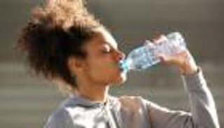 4 فوائد مذهلة لاستبدال الماء بجميع المشروبات