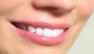 المجلة حذرت من وجود ثاني أكسيد التيتانيوم في مستحضرات الشفاه - أرشيفية