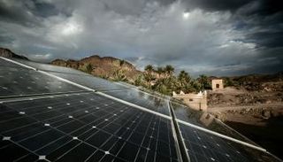 ألواح شمسية لإنتاج الطاقة الكهربائية - أرشيفية