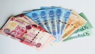 عملات ورقية لبيبة من فئات مختلفة 