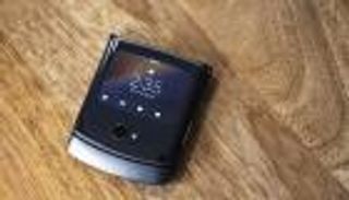 موتورولا تعيد إحياء Razr القابل للطي.. هل تنجح؟