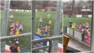 فيديو.. لاعب يعتدي على حكم بالضرب.. وناديه يفاجئه بقرار صادم