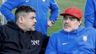 دييجو أرماندو مارادونا وشقيقه