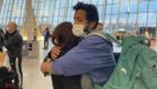 أمريكي يعود إلى بلاده بعد إطلاق سراحه في ليبيا