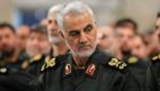 كتب بـ"دماء سليماني".. إيران تسمم عقول الأطفال