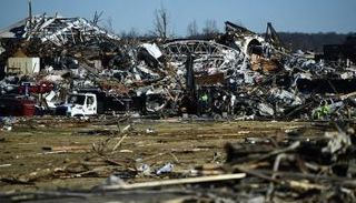 آثار مدمرة لأعاصير كنتاكي الأمريكية