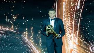 كيليان مبابي مهاجم باريس سان جيرمان