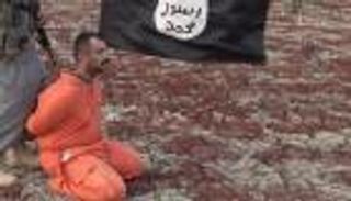عودة "فيديوهات" داعش الوحشية.. إعدام ضابط عراقي