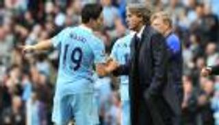 ألفاظ خارجة وحذاء.. كواليس صدام مانشيني ونصري في مانشستر سيتي