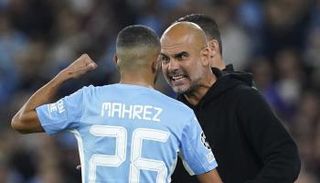 بيب جوارديولا مع رياض محرز