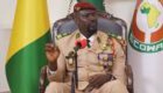 الرئيس يهدد لاعبي المنتخب.. كأس الأمم الأفريقية أو دفع الأموال