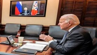 بايدن خلال اللقاء الافتراضي السابق مع بوتين