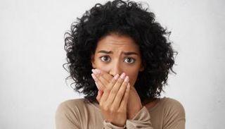  حب الشباب العكسي يكون مؤلما للغاية - أرشيفية