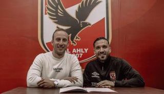 علي معلول لاعب الأهلي المصري