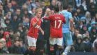 فتش عن أجويرو.. سر ندم أسطورة مانشستر يونايتد على العودة من الاعتزال